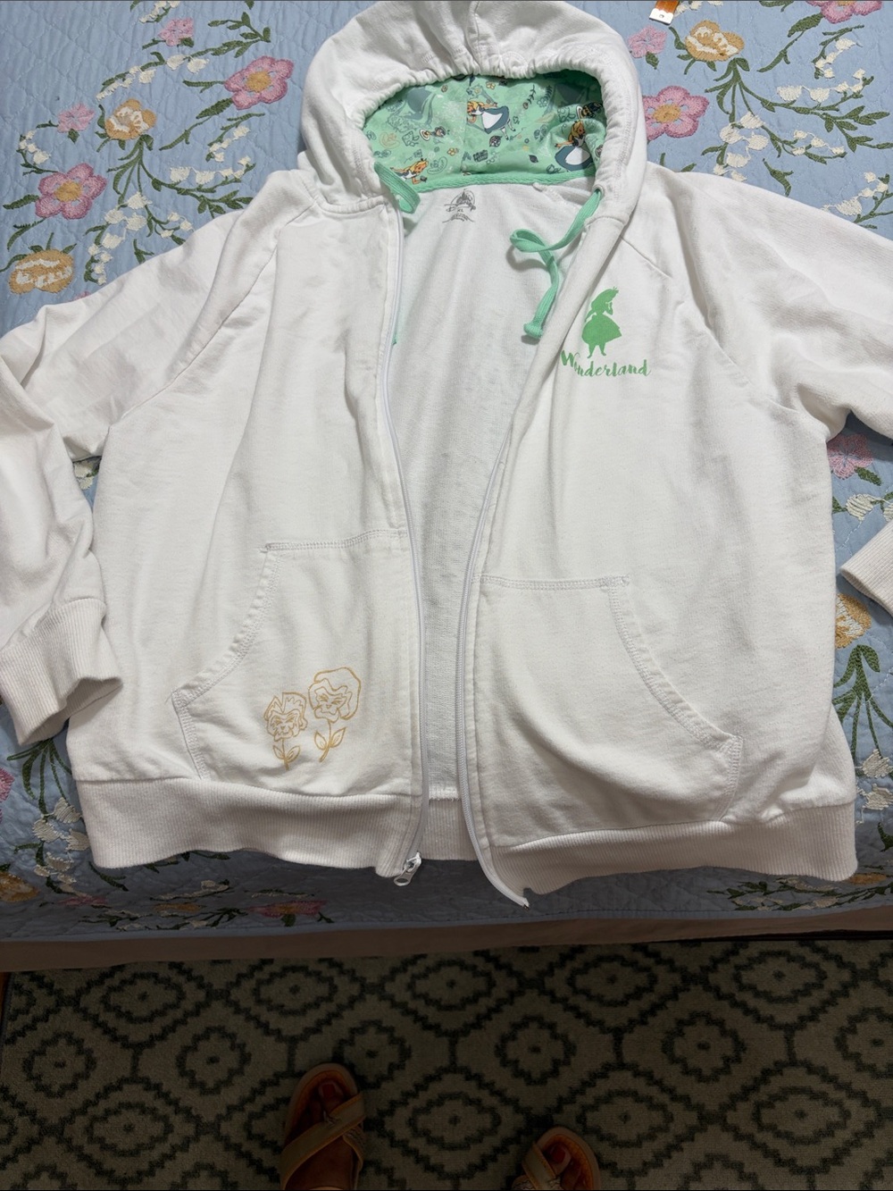 Disney Alice in Wonderland Zip-Up Hoodie Jacket White/Green  PreOwned Laundered